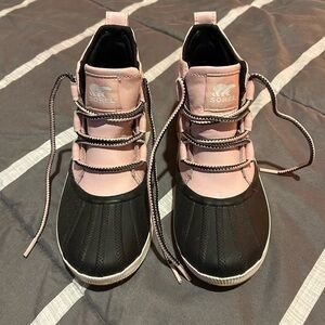 Sorel winter waterproof boots that are in great condition